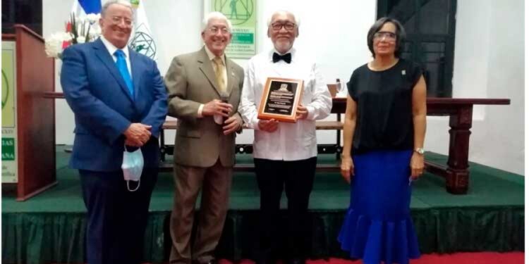 Academia de Ciencias reconoce al economista y educador Miguel Sang Ben