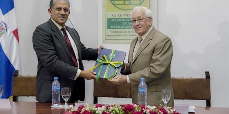 Ponen en circulación tercera edición Enciclopedia Ilustrada de la República Dominicana