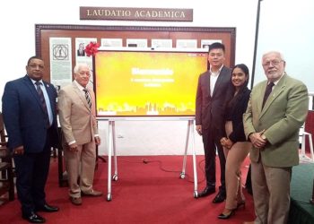 Huawei dona pantalla inteligente a la Academia de Ciencias para apoyar el desarrollo tecnológico