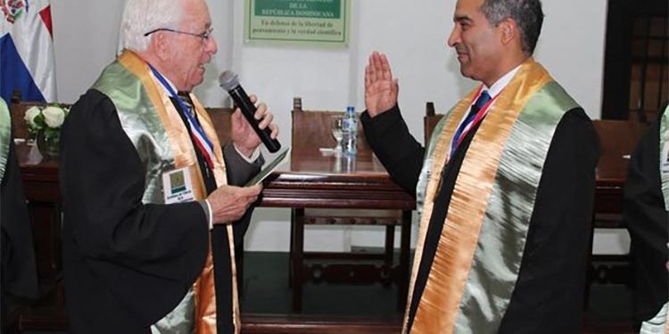 José Armando Tavarez ingresa a la Academia de Ciencias