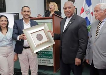 Academia de Ciencias es escenario de exhibición de conjunto de monedas Maravedí