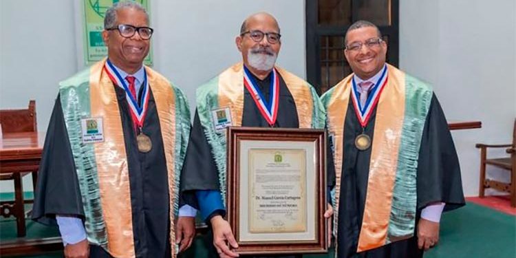 Escritor Manuel García Cartagena ingresa a la Academia de Ciencias como Miembro de Número