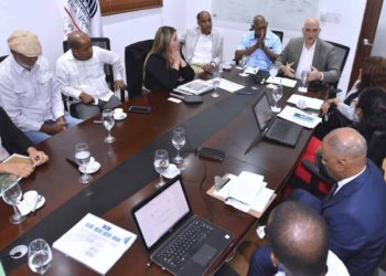 Ministro de Economía y representantes de la Academia de Ciencias dialogan sobre proyectos de investigación y difusión de conocimientos científicos