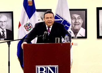 Historiador Miguel Reyes Sánchez dicta conferencia “Océano de tinta y papel”