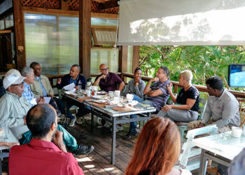 Biólogos y técnicos de Medio Ambiente acompañan a fiscales, académicos y ambientalistas en evaluación de manglar afectado en Las Terrenas