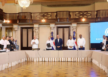 Gobierno y ecologistas acuerdan defender áreas protegidas. Presidente valora firma del convenio, resalta empoderamiento ciudadano y aportes al país de los ambientalistas