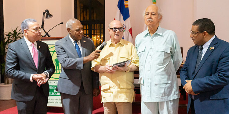 Academia de Ciencias reconoce a Hipólito Mejía, Mario Bonetti y Eligió Blanco Peña