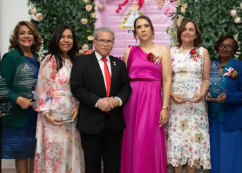 CMD reconoce a la Dra. Milena Cabrera, primera mujer gastroenteróloga