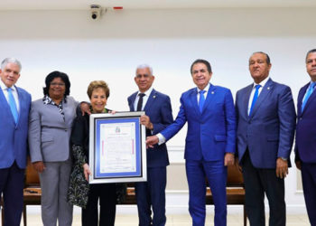 Senado reconoce trayectoria de la educadora y miembro de la Academia de Ciencias Jacqueline Malagón
