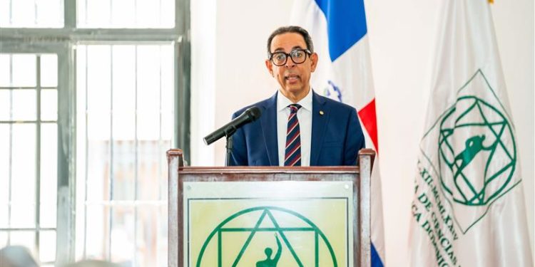 Presidente de la Academia de Ciencias reitera su compromiso con los mejores intereses de la sociedad dominicana