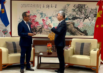 Presidente Academia de Ciencias realiza visita cortesía a embajador de la República Popular China ante la RD