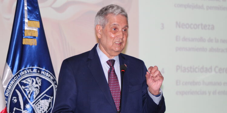 “Un Viaje a través del Cerebro” la magistral conferencia presentada por la Dr. José Joaquín Puello Herrera