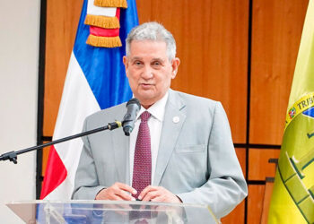 Dr José Joaquín herrera ofrece conferencia magistral titulada “Un Viaje a Través del Cerebro” a servidores del Tribunal Superior Electoral