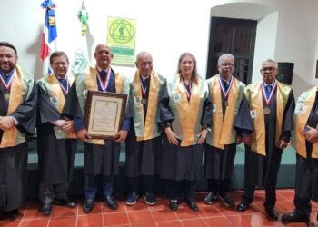 José Enrique Delmonte es investido como Miembro de Número de la Academia de Ciencias