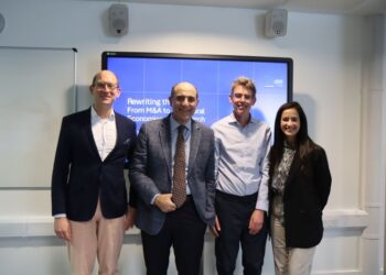 Economista José Luis de Ramón visita la Universidad de Sussex y fortalece vínculos académicos