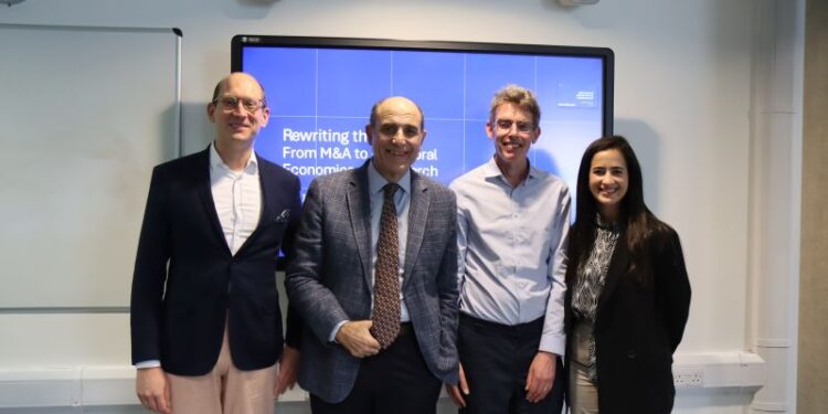 Economista José Luis de Ramón visita la Universidad de Sussex y fortalece vínculos académicos