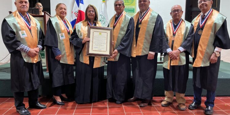 Laura Rathe Peralta ingresa a la Academia de Ciencias con un firme llamado a poner la naturaleza en el centro de las decisiones nacionales