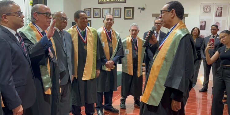 Eduardo Jorge Prats es investido como Miembro de Número de la Academia de Ciencias