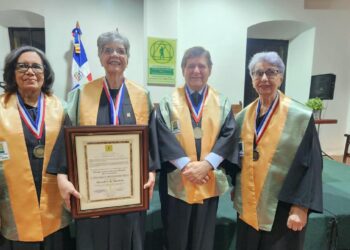 Historiadora María Filomena González Canalda ingresa como miembro de Número de la Academia de Ciencias