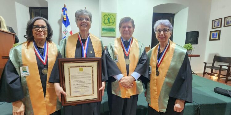 Historiadora María Filomena González Canalda ingresa como miembro de Número de la Academia de Ciencias