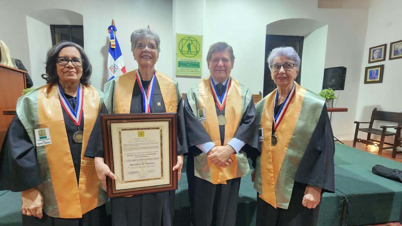 Historiadora María Filomena González Canalda ingresa como miembro de Número de la Academia de Ciencias