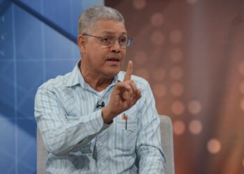 Luis Carvajal agradece respaldo de la Academia de Ciencias ante amenazas e intentos de chantaje